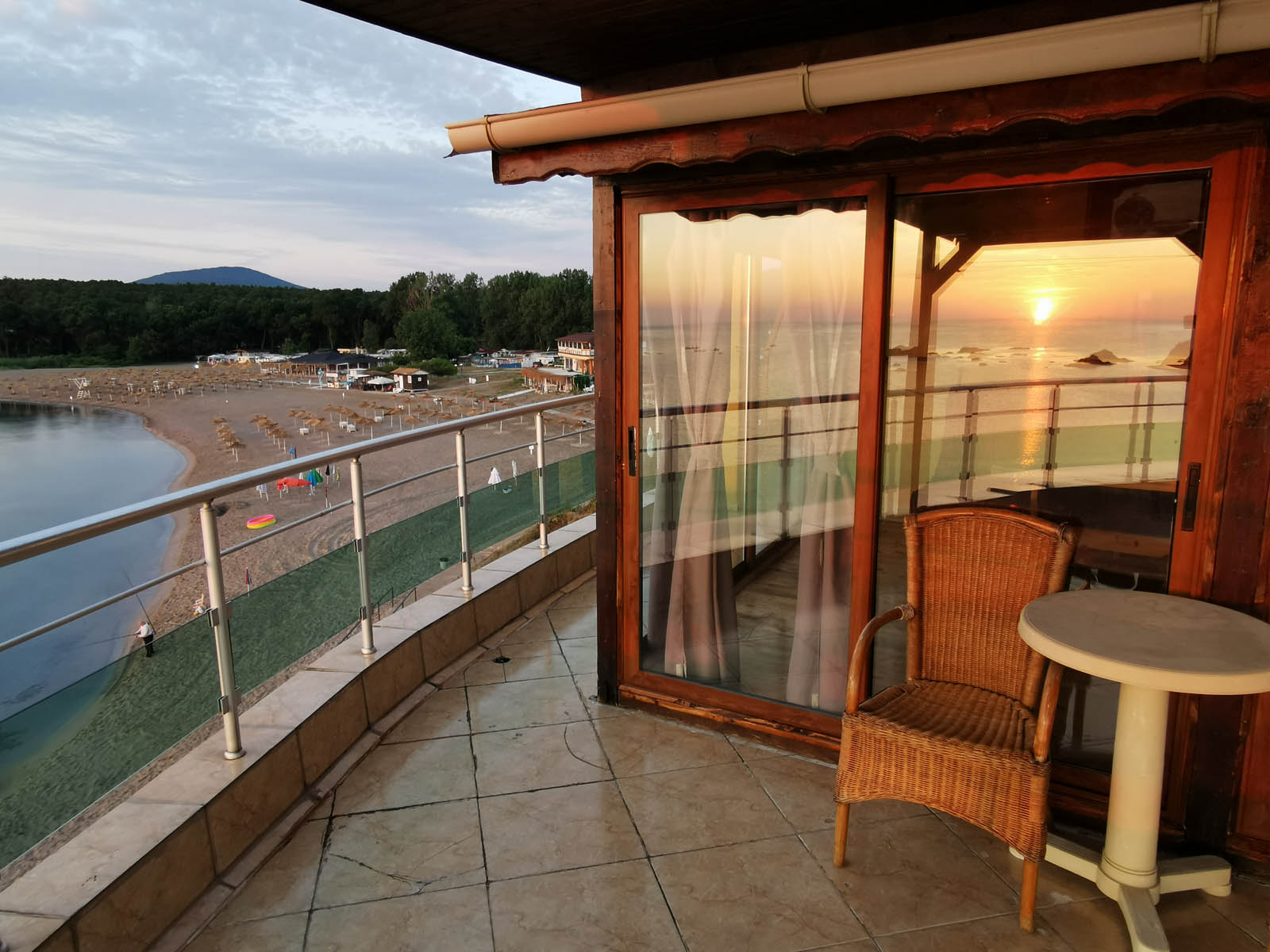 Студиото за четирима на 3 етаж с невероятна панорама тераса към морето в Кораба Арапя